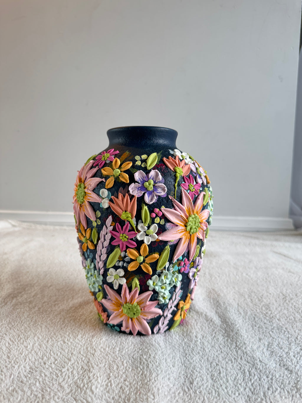 Ceramic vase 25cm