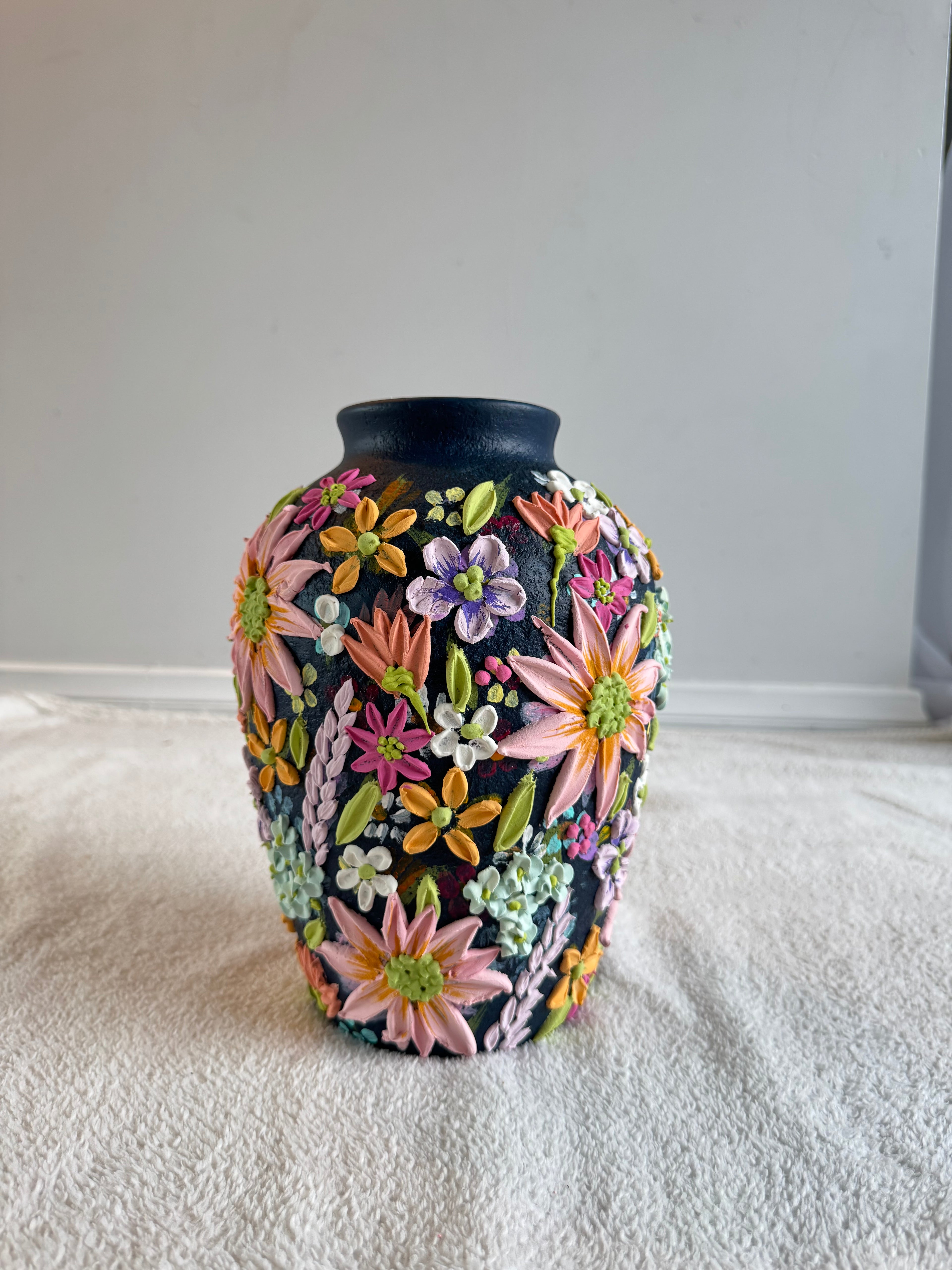 Ceramic vase 25cm