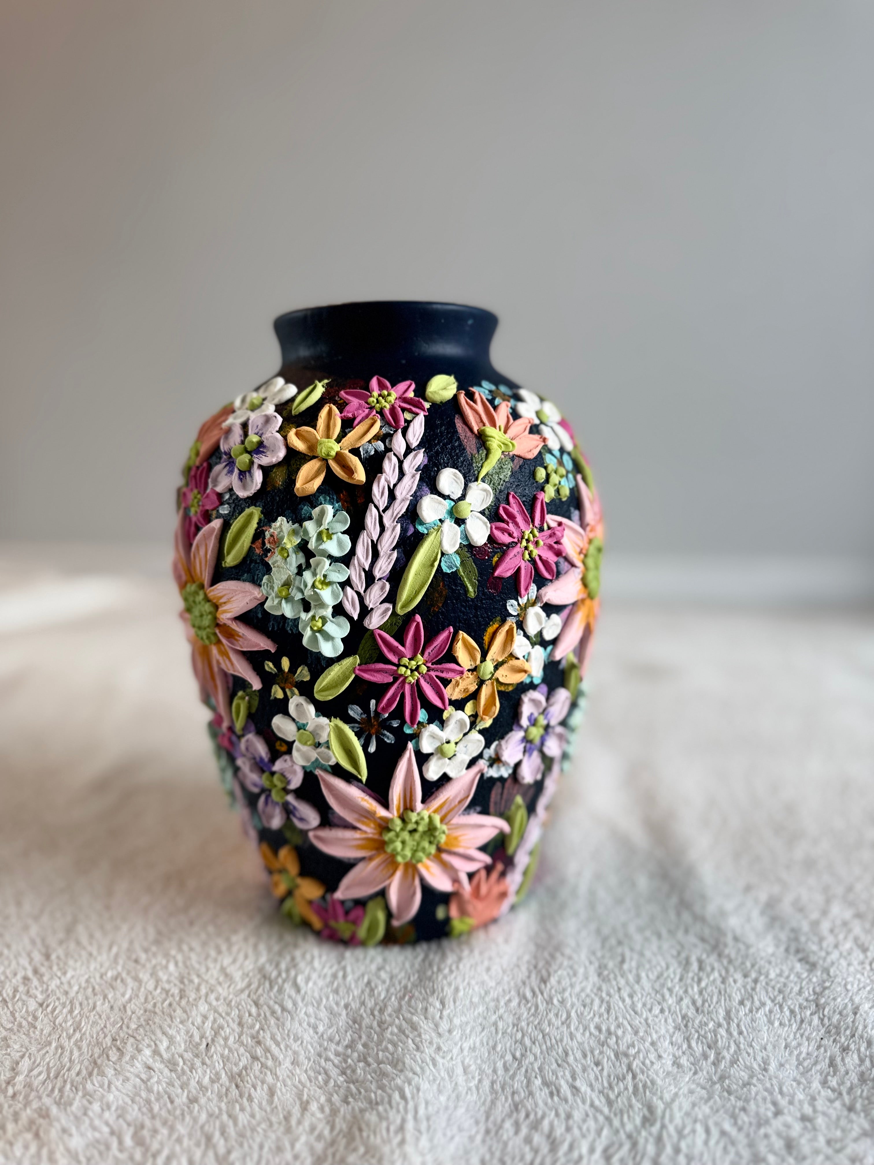 Ceramic vase 25cm